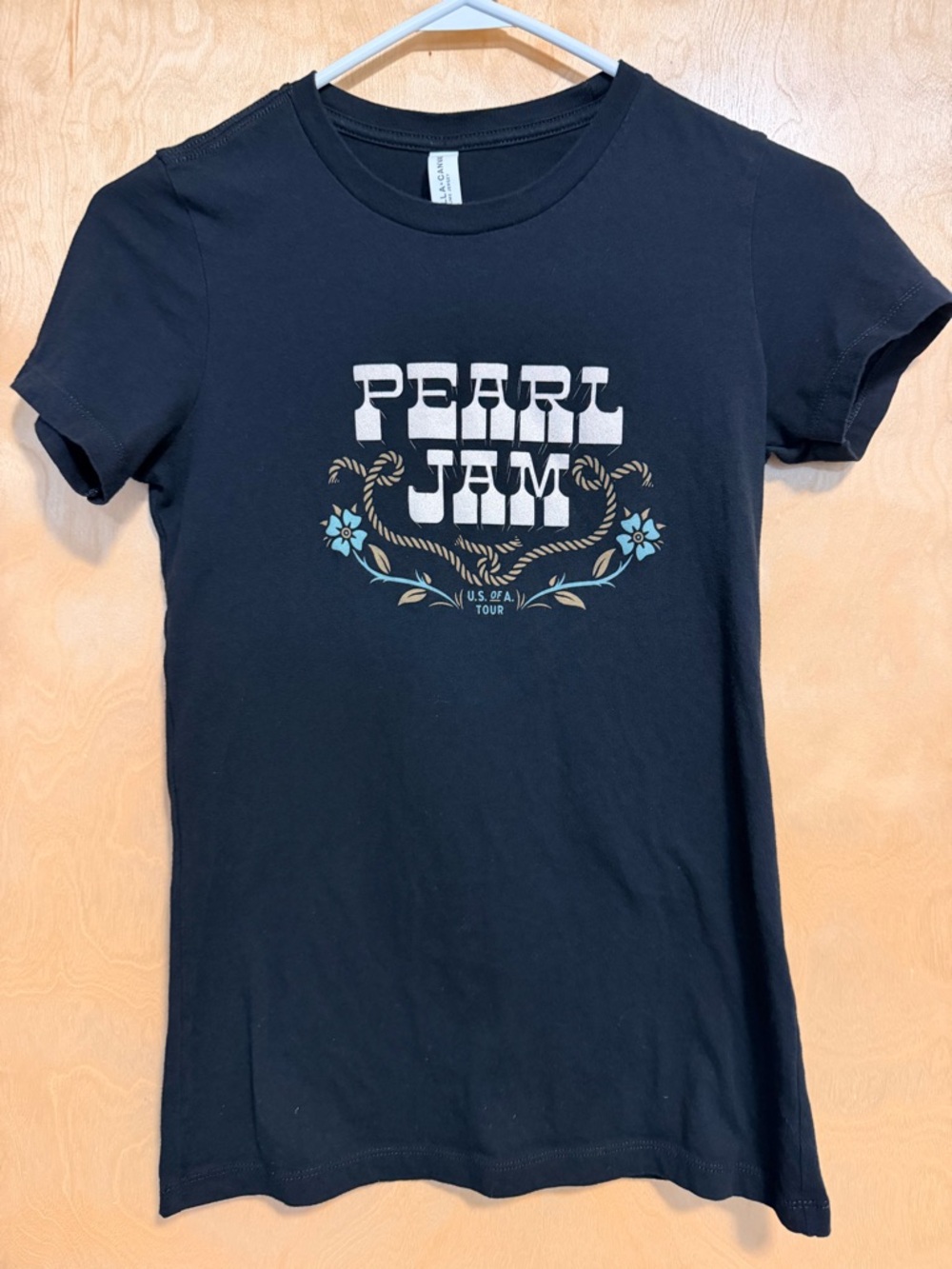 Official Tour Merch! Pearl Jam 2023 - Women's Band Tour Size M - EXCELLENT cond